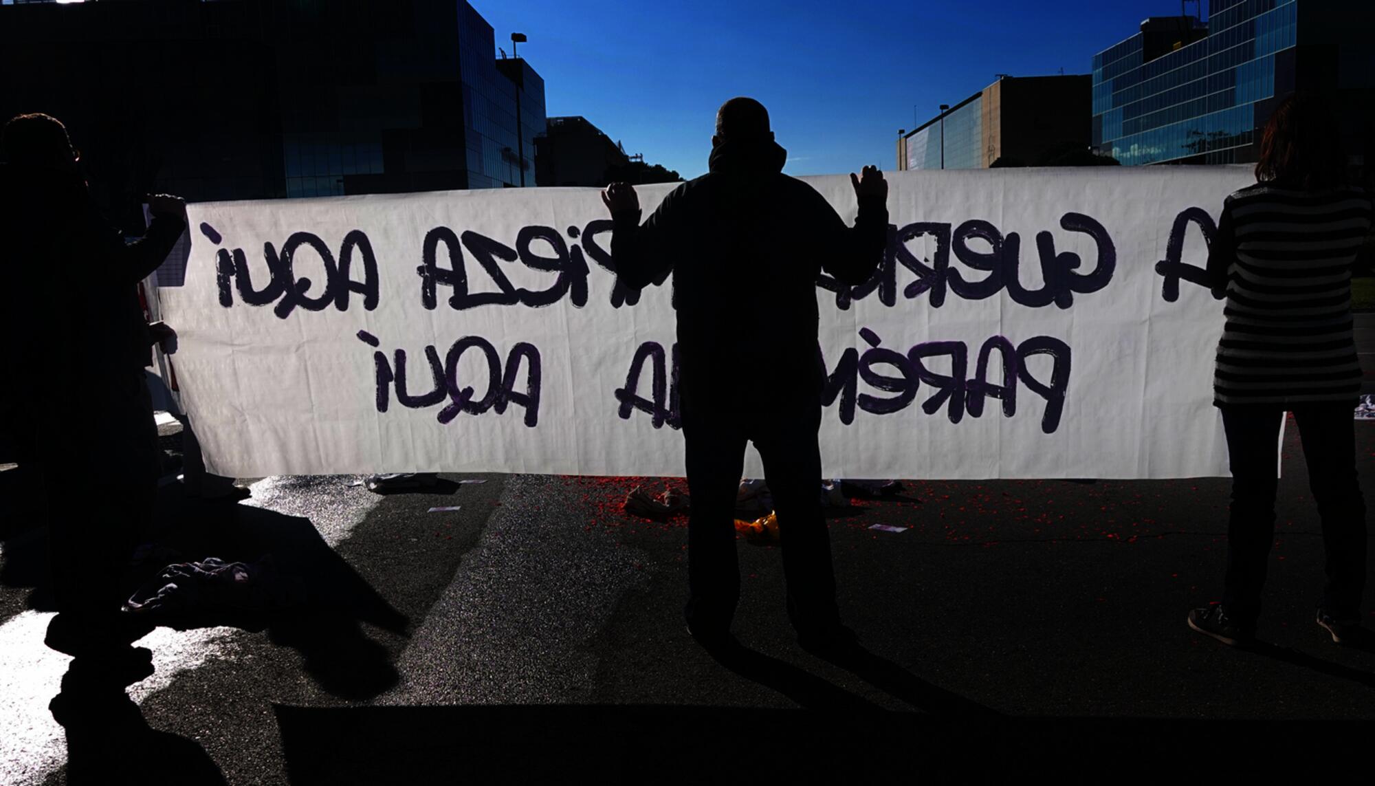 Protesta contra la feria de armas FEINDEF (2021)